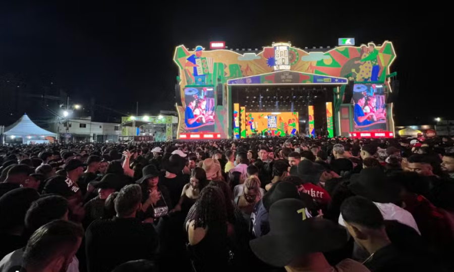 Natanzinho Lima emociona público no São João de Campina Grande com show histórico